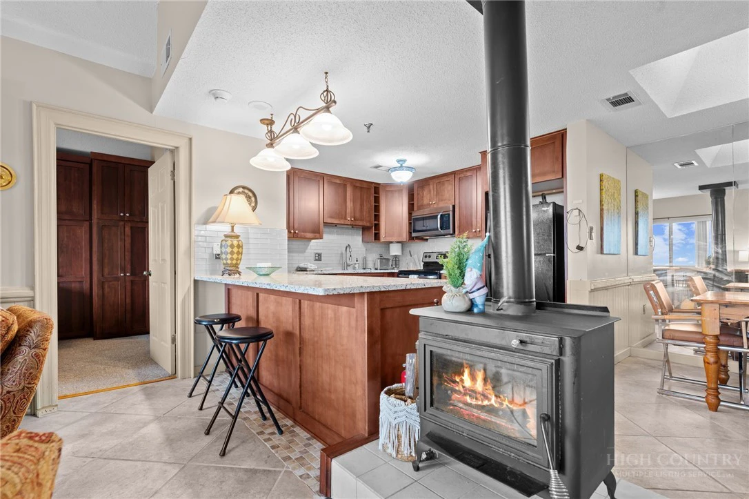 Image number 7 for the current listing