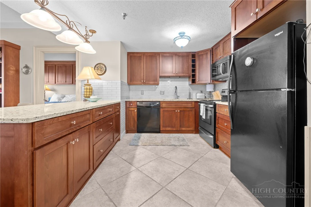 Image number 11 for the current listing
