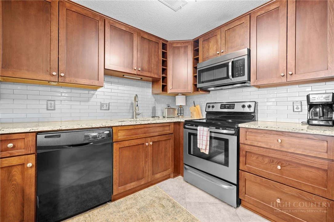 Image number 13 for the current listing
