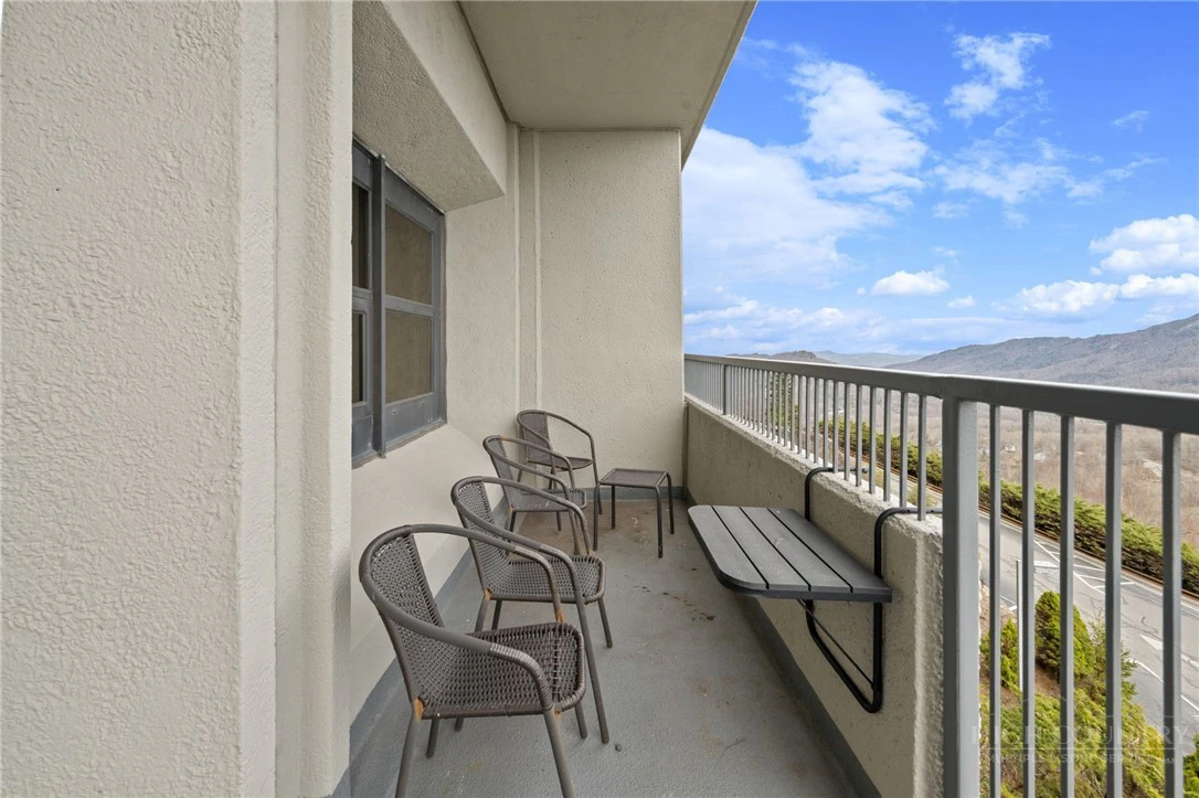 Image number 16 for the current listing