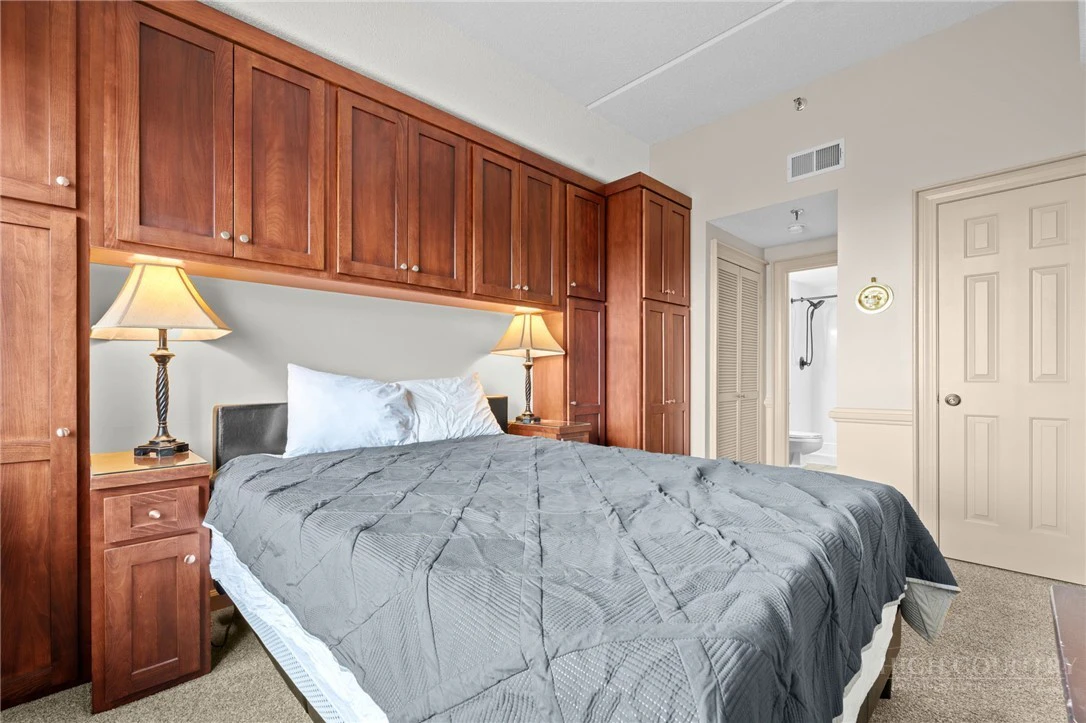 Image number 18 for the current listing