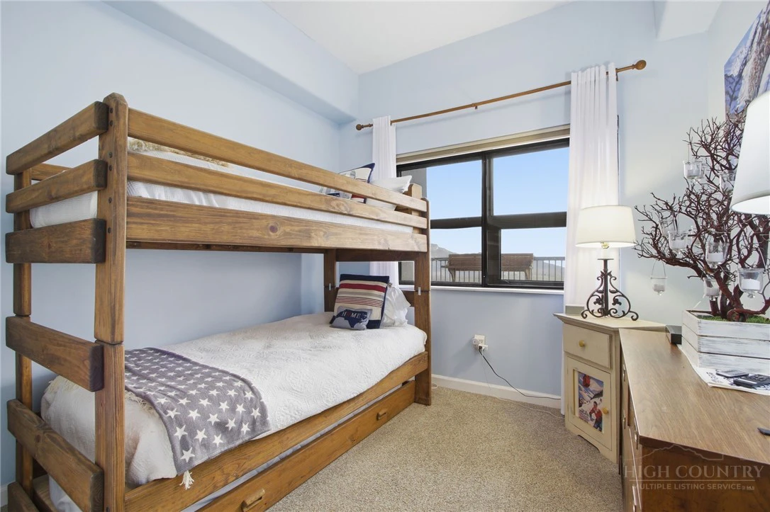 Image number 4 for the current listing