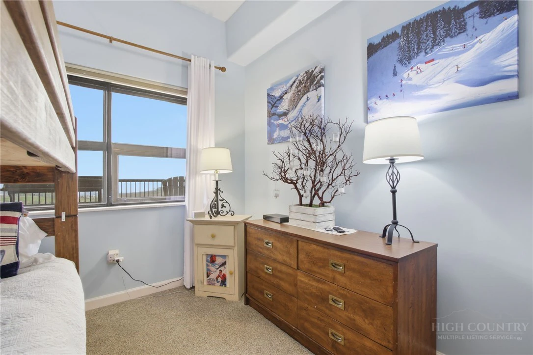 Image number 5 for the current listing
