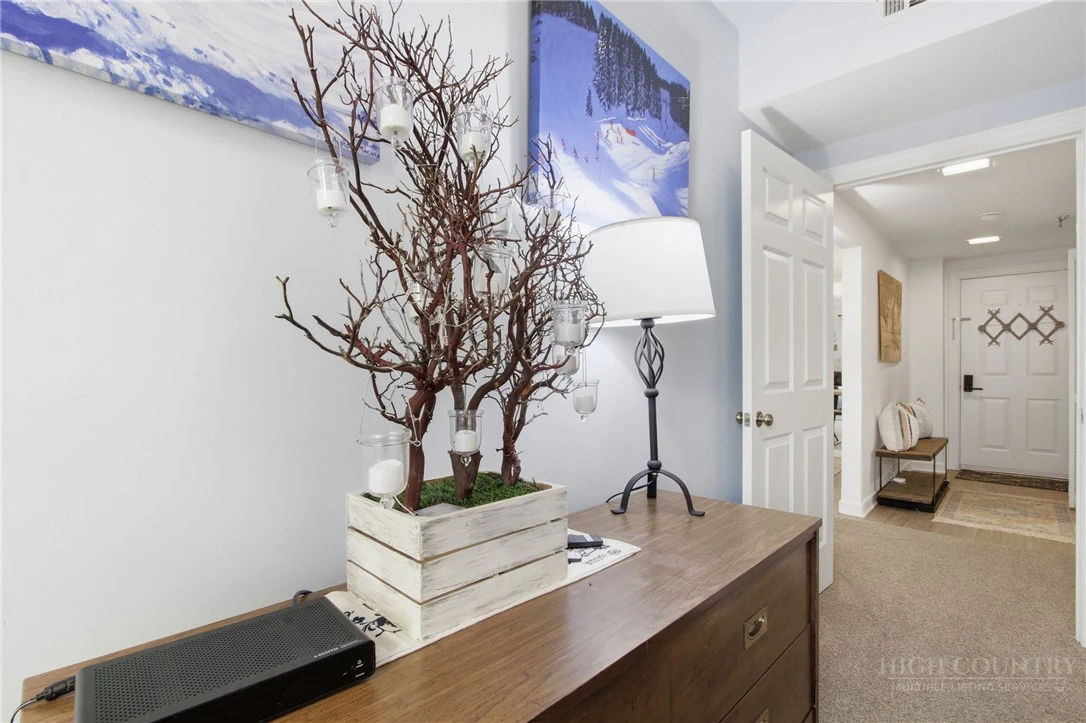 Image number 6 for the current listing