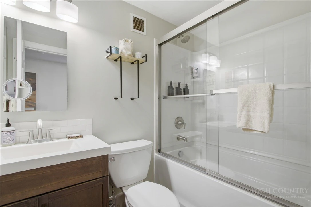 Image number 7 for the current listing
