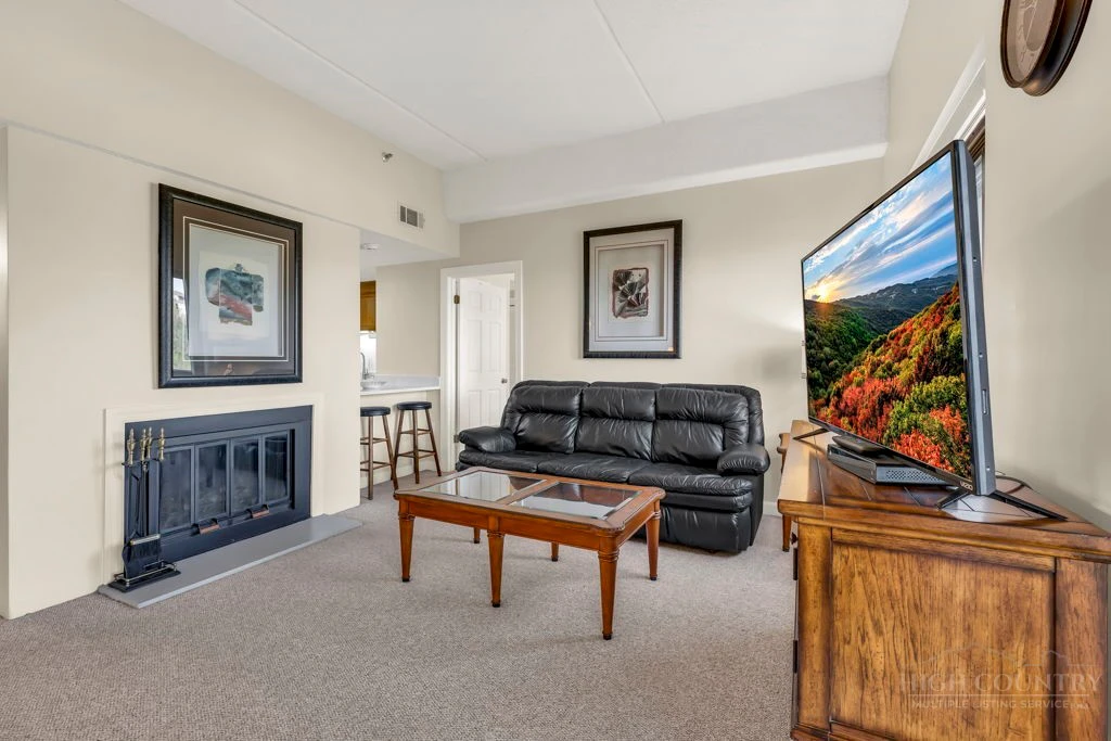 Image number 18 for the current listing