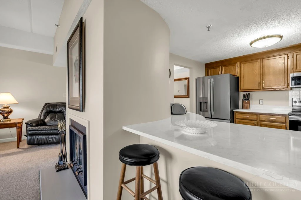 Image number 2 for the current listing