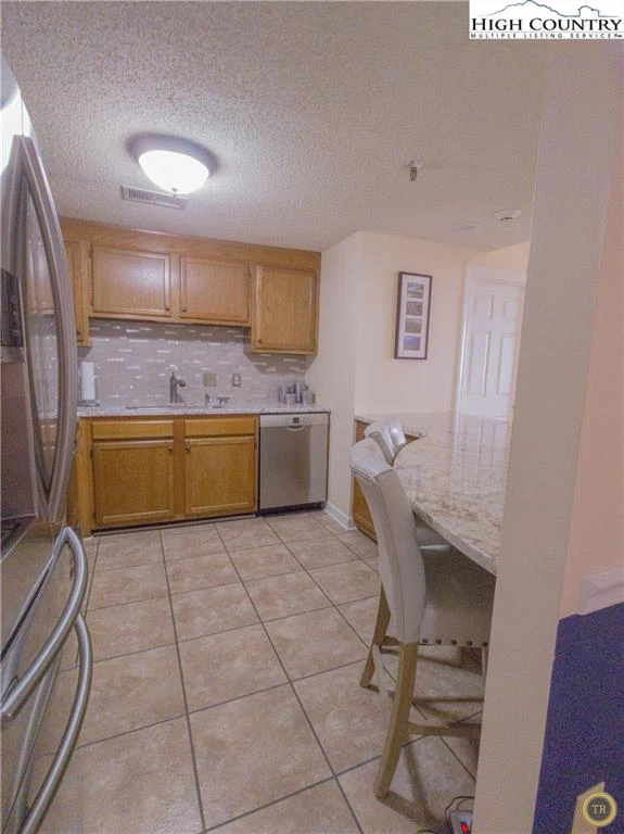 Image number 2 for the current listing
