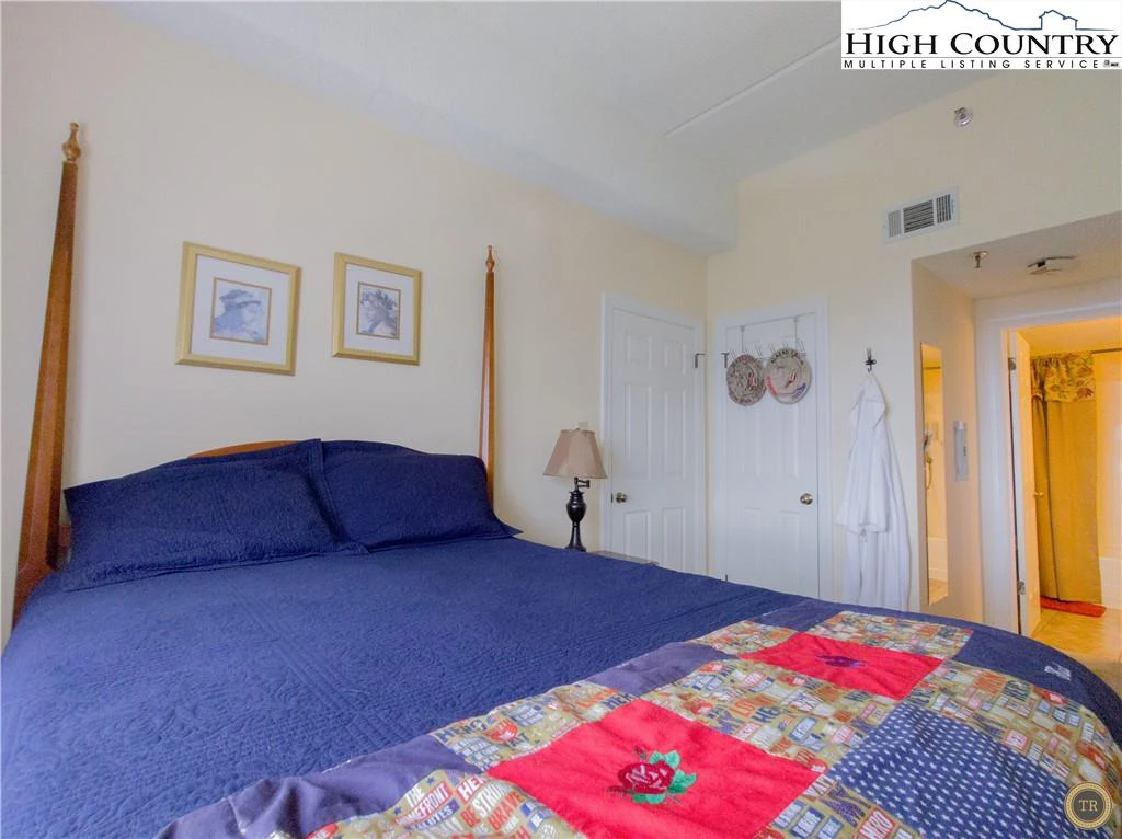 Image number 8 for the current listing