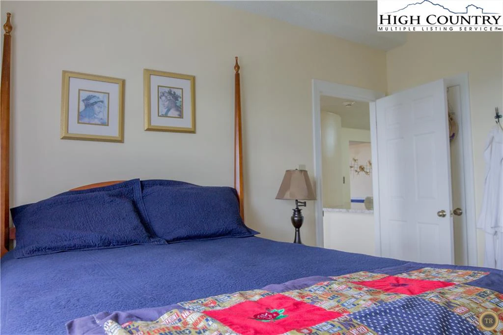 Image number 7 for the current listing