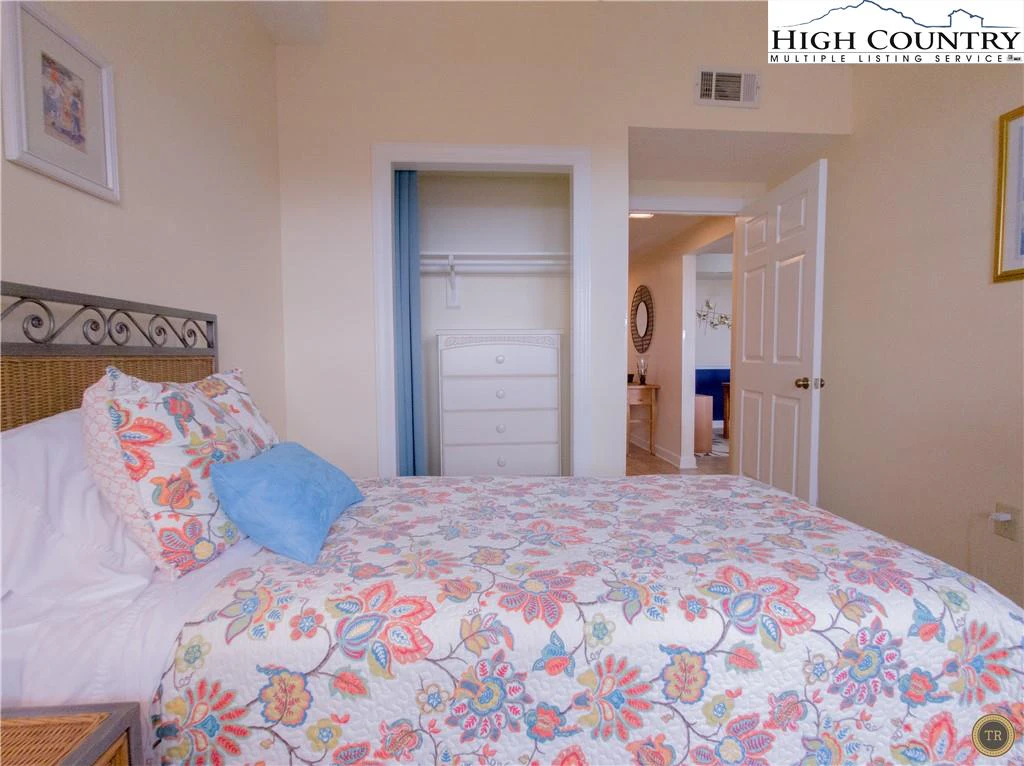 Image number 18 for the current listing