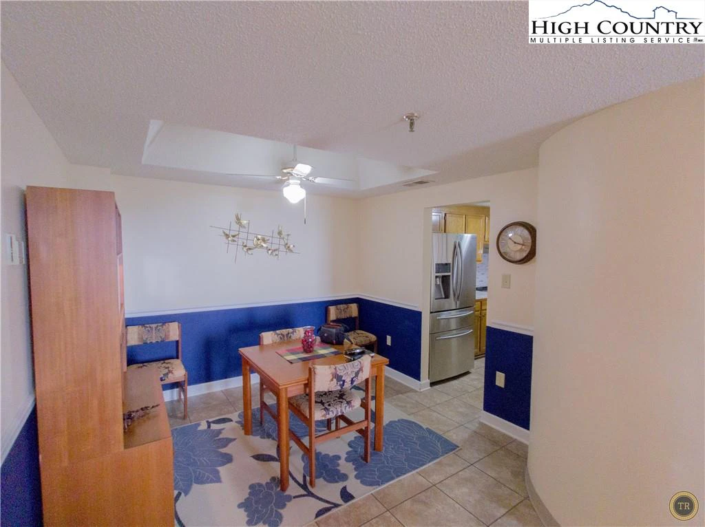Image number 17 for the current listing