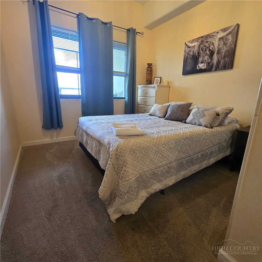Image number 11 for the current listing