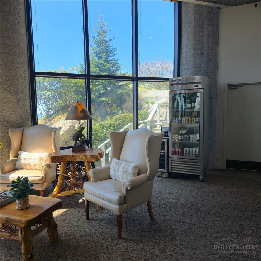 Image number 19 for the current listing