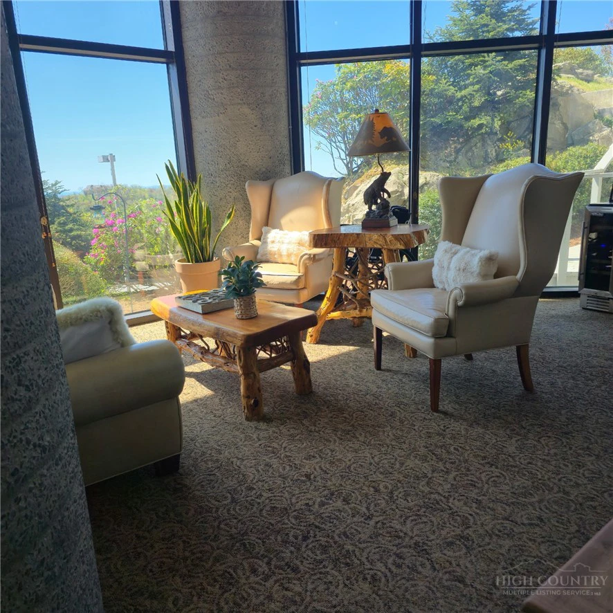 Image number 5 for the current listing