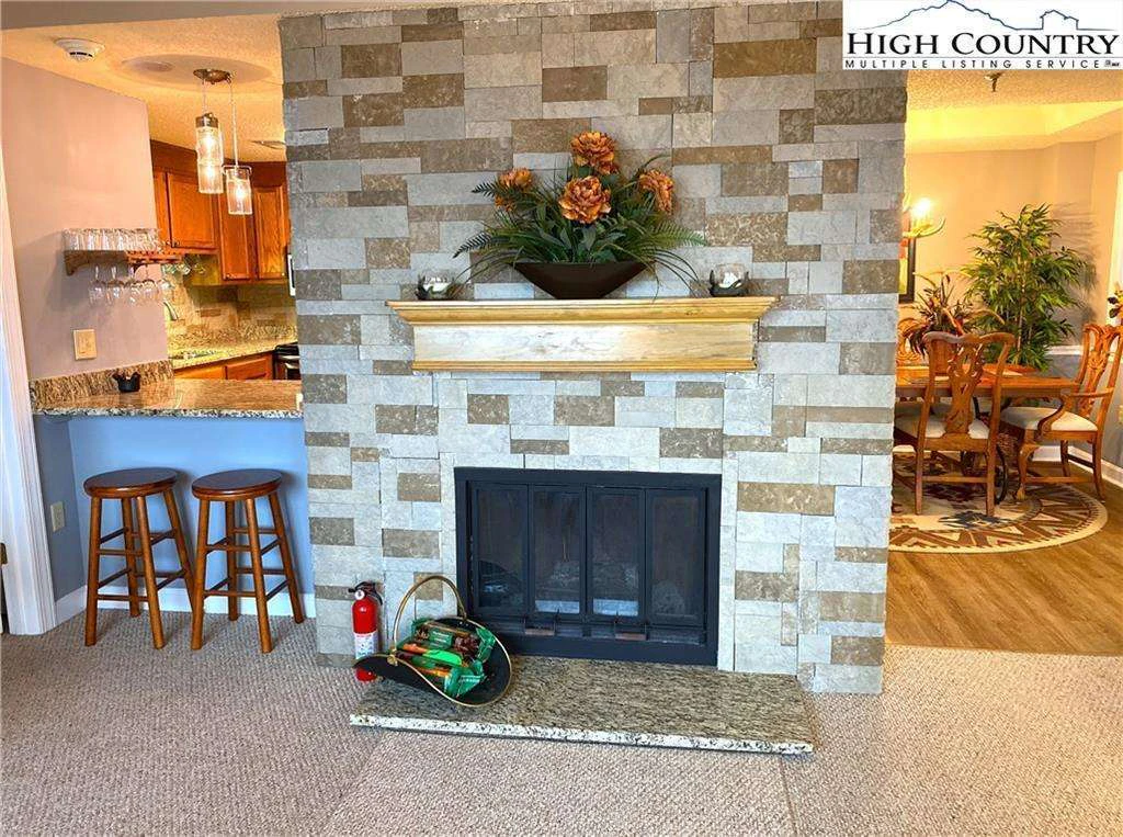 Image number 1 for the current listing
