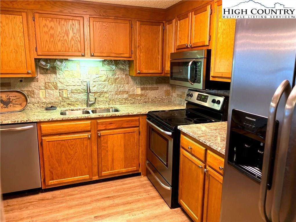 Image number 2 for the current listing