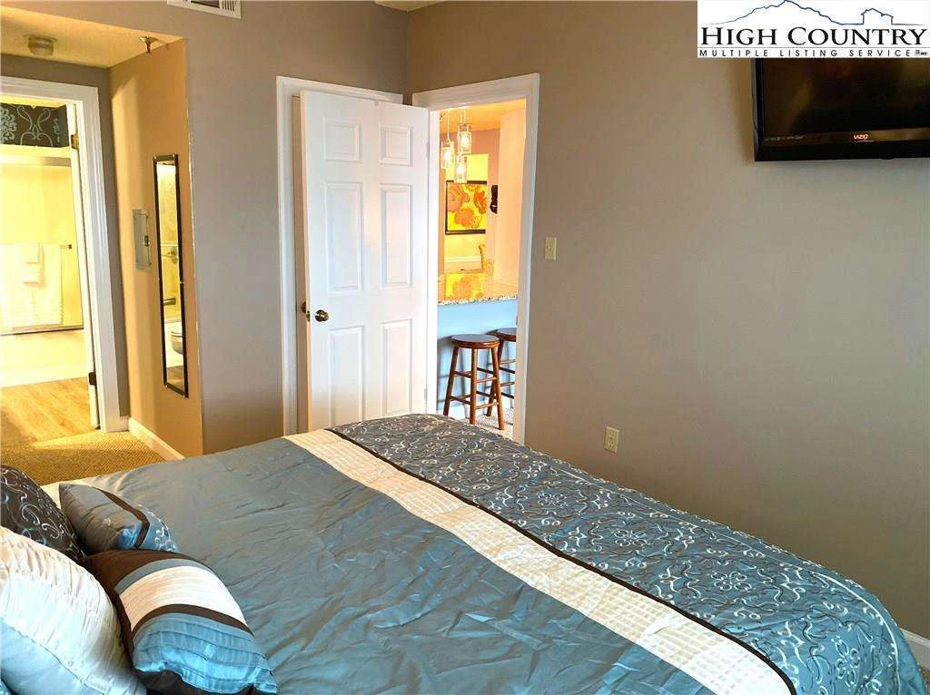 Image number 12 for the current listing