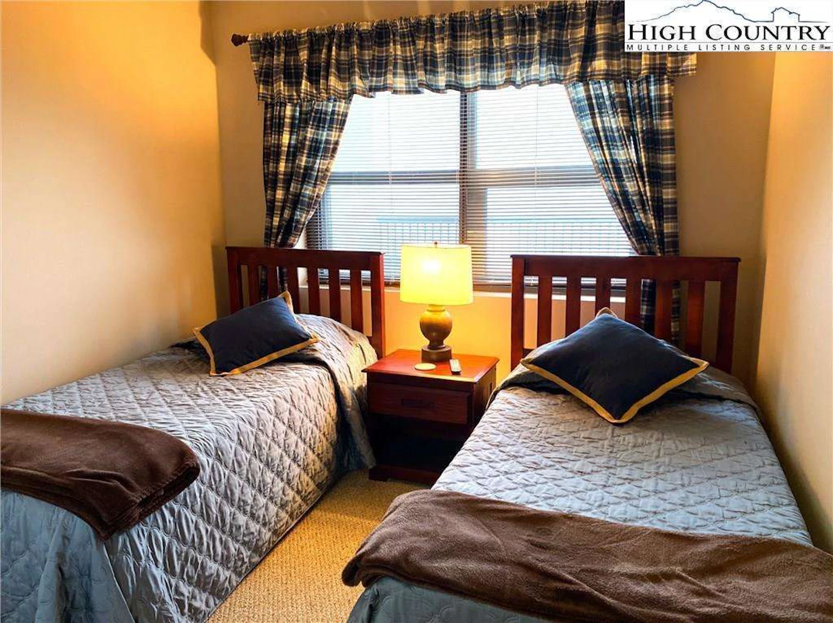 Image number 9 for the current listing