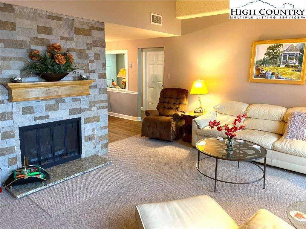 Image number 5 for the current listing