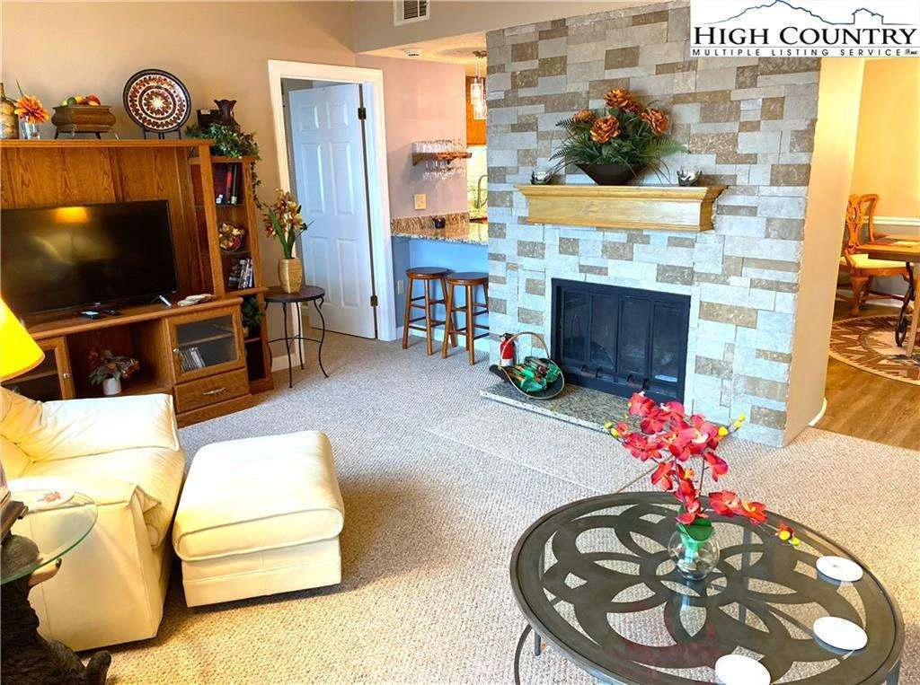 Image number 4 for the current listing