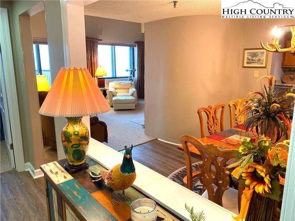 Image number 3 for the current listing