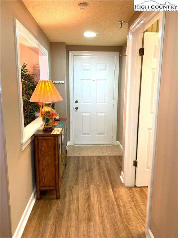 Image number 19 for the current listing
