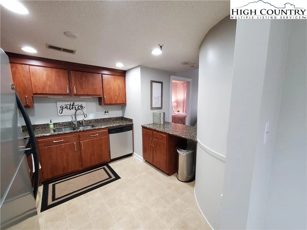 Image number 2 for the current listing