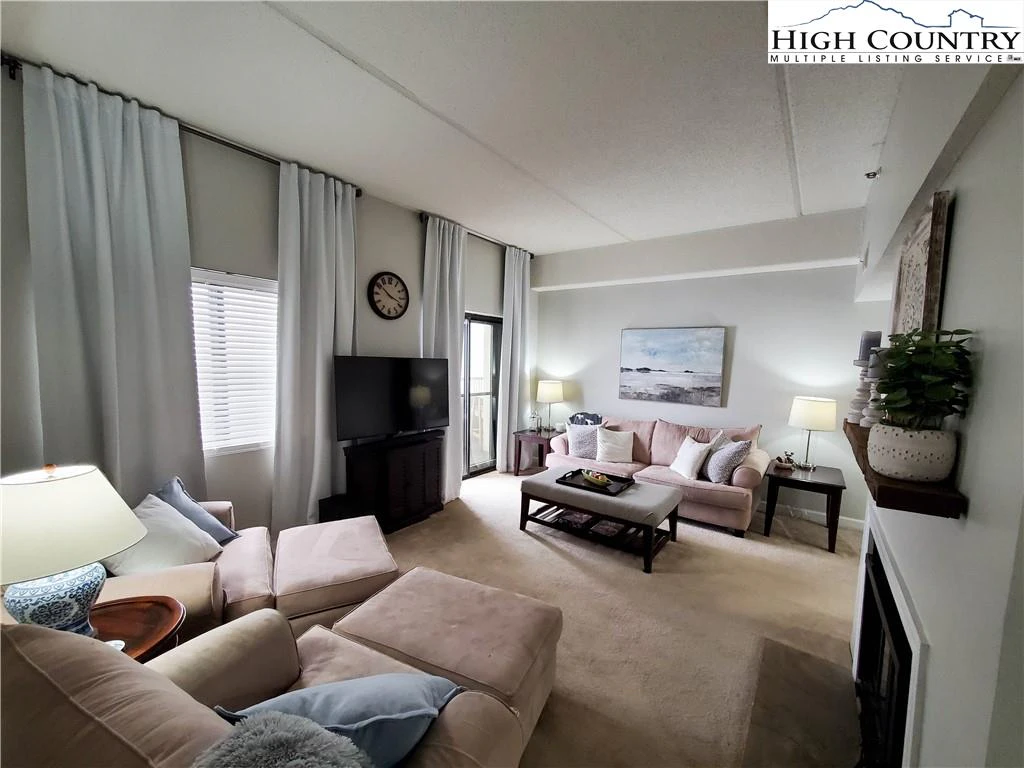 Image number 19 for the current listing