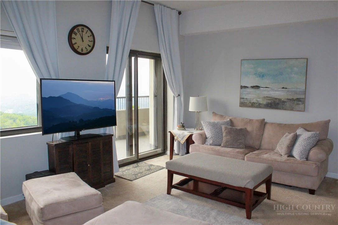 Image number 4 for the current listing