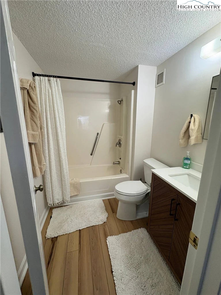 Image number 2 for the current listing