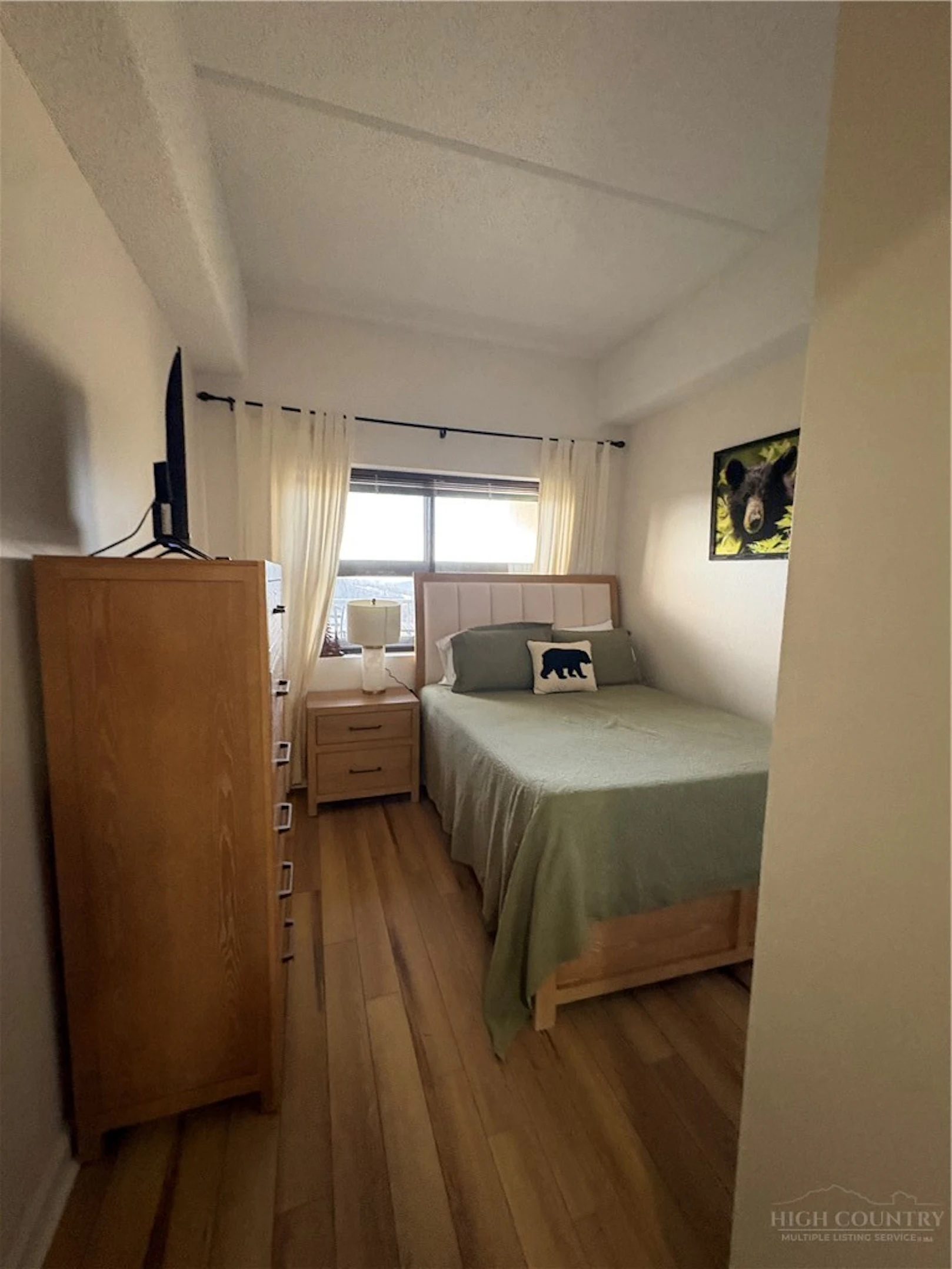 Image number 13 for the current listing