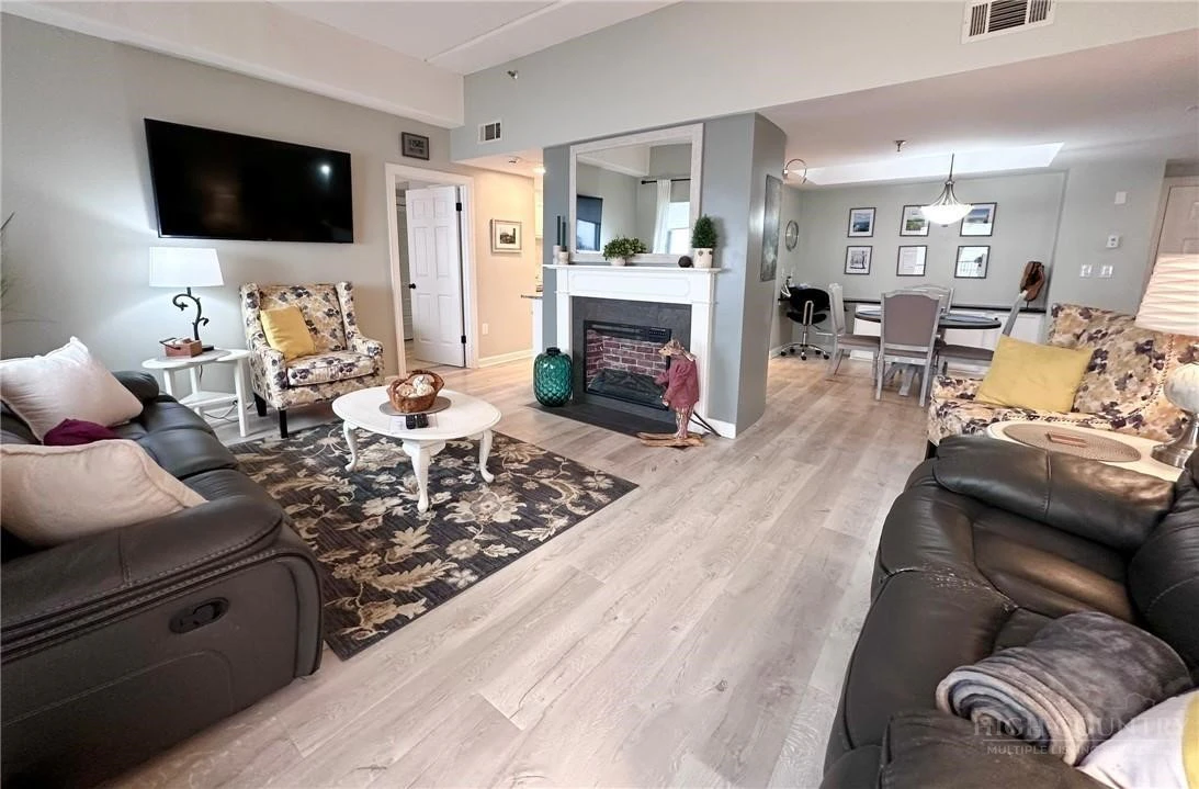 Image number 5 for the current listing