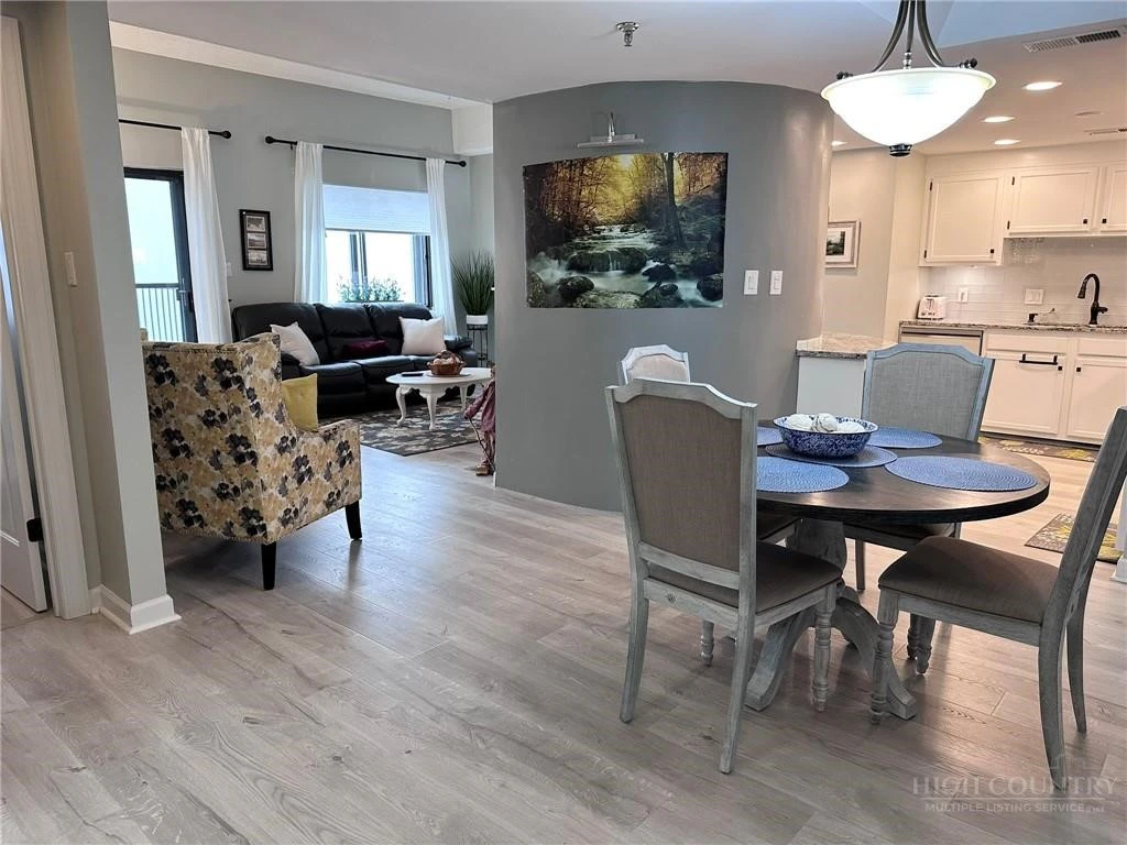 Image number 10 for the current listing