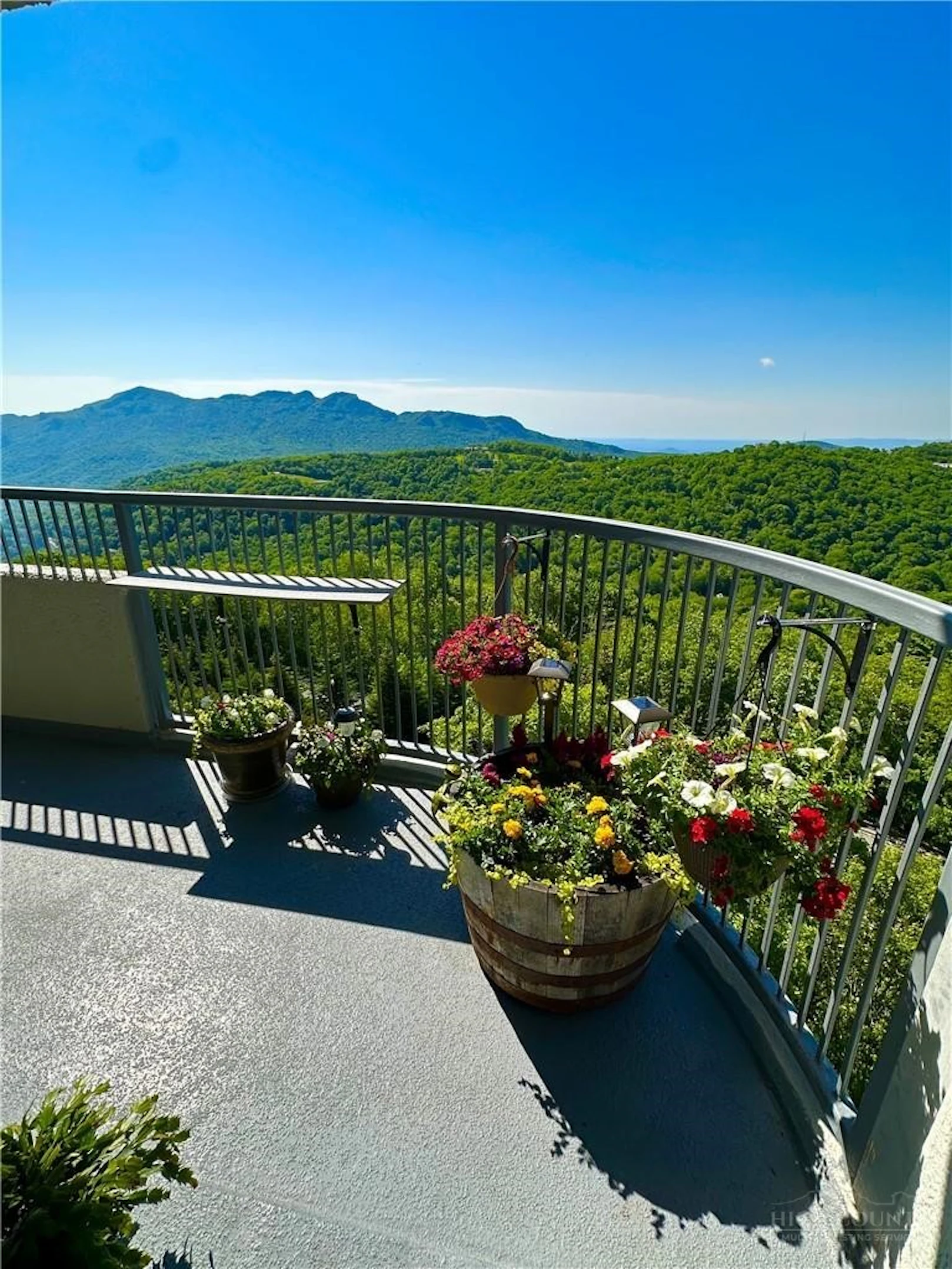 Image number 17 for the current listing