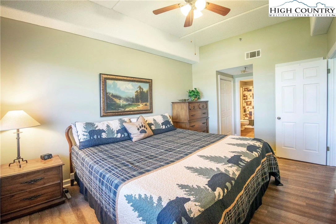 Image number 3 for the current listing