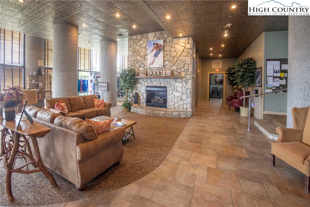 Image number 7 for the current listing
