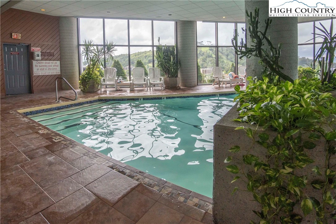 Image number 9 for the current listing