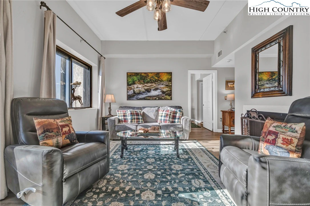 Image number 1 for the current listing