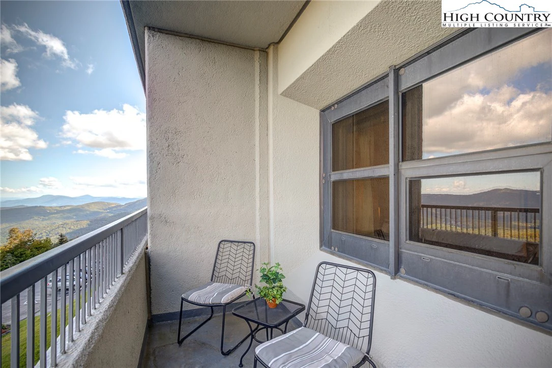 Image number 3 for the current listing