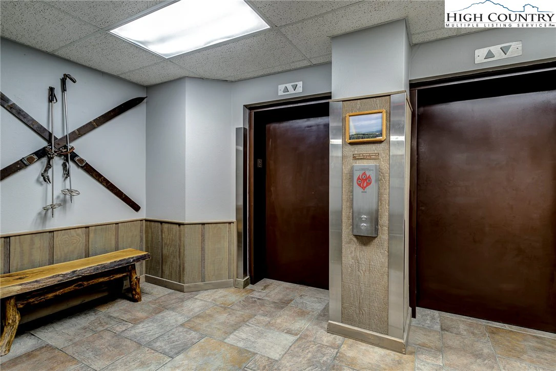 Image number 21 for the current listing