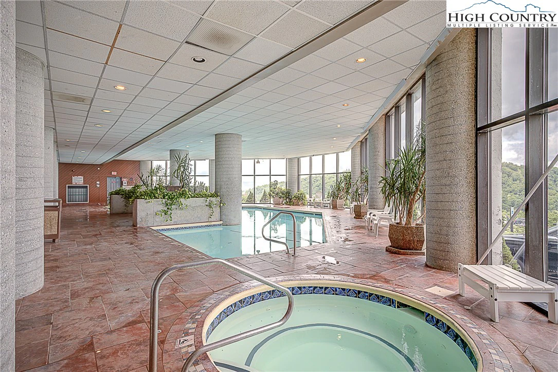 Image number 15 for the current listing