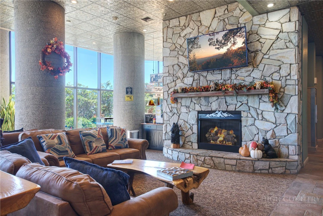 Image number 18 for the current listing