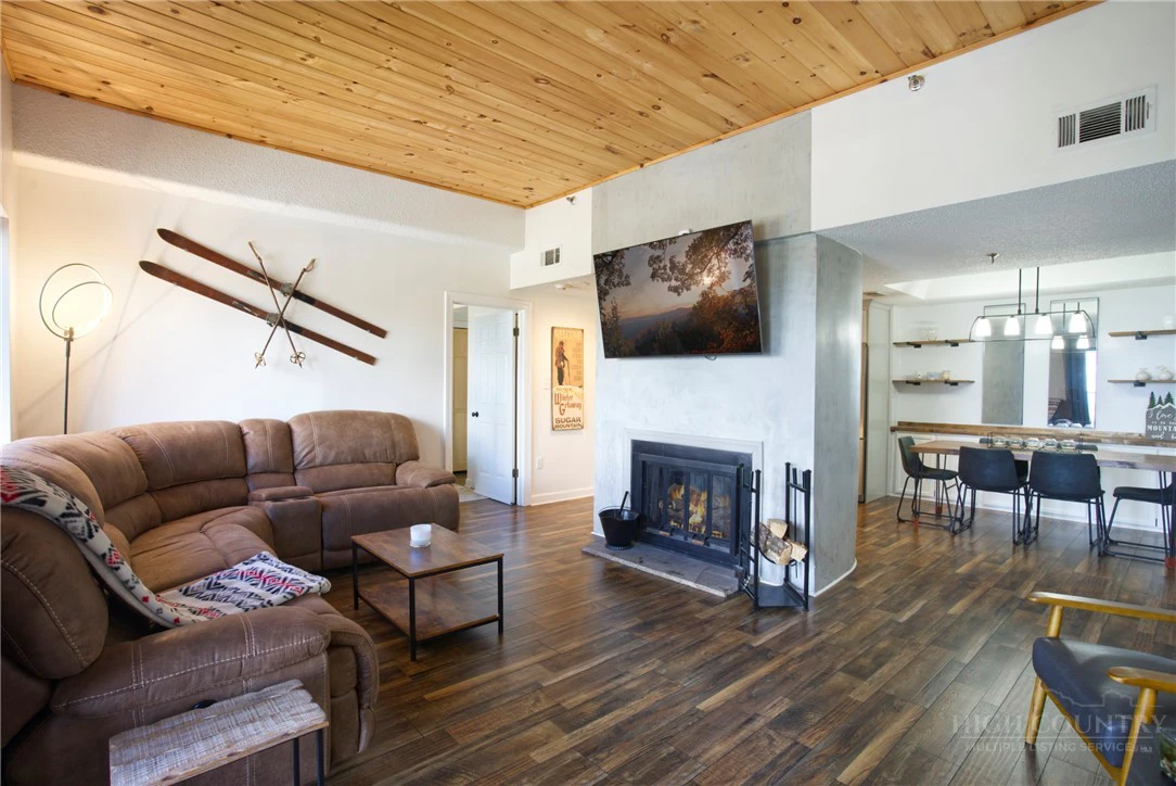 Image number 1 for the current listing