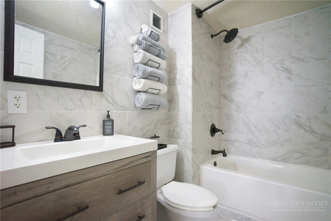 Image number 7 for the current listing