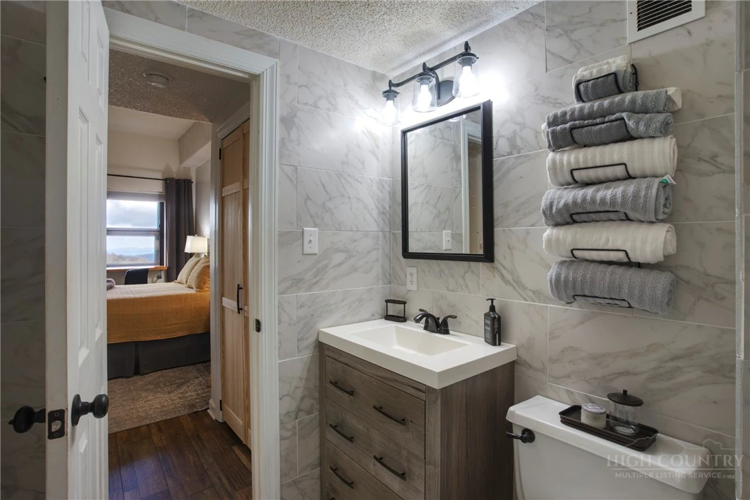 Image number 6 for the current listing