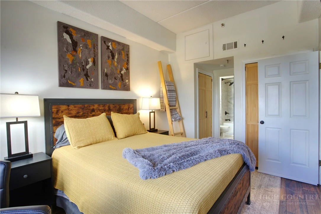 Image number 3 for the current listing