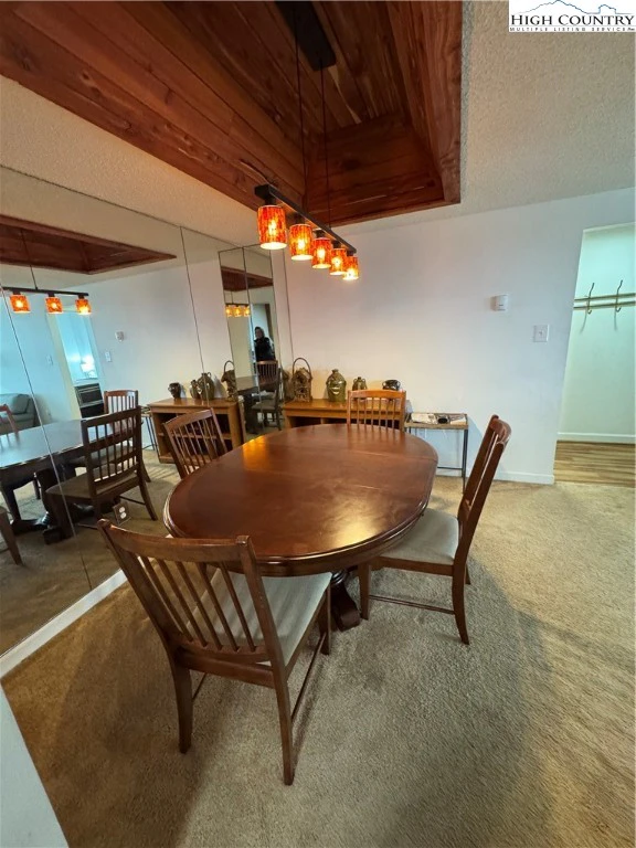 Image number 19 for the current listing