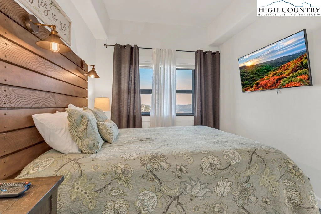 Image number 2 for the current listing