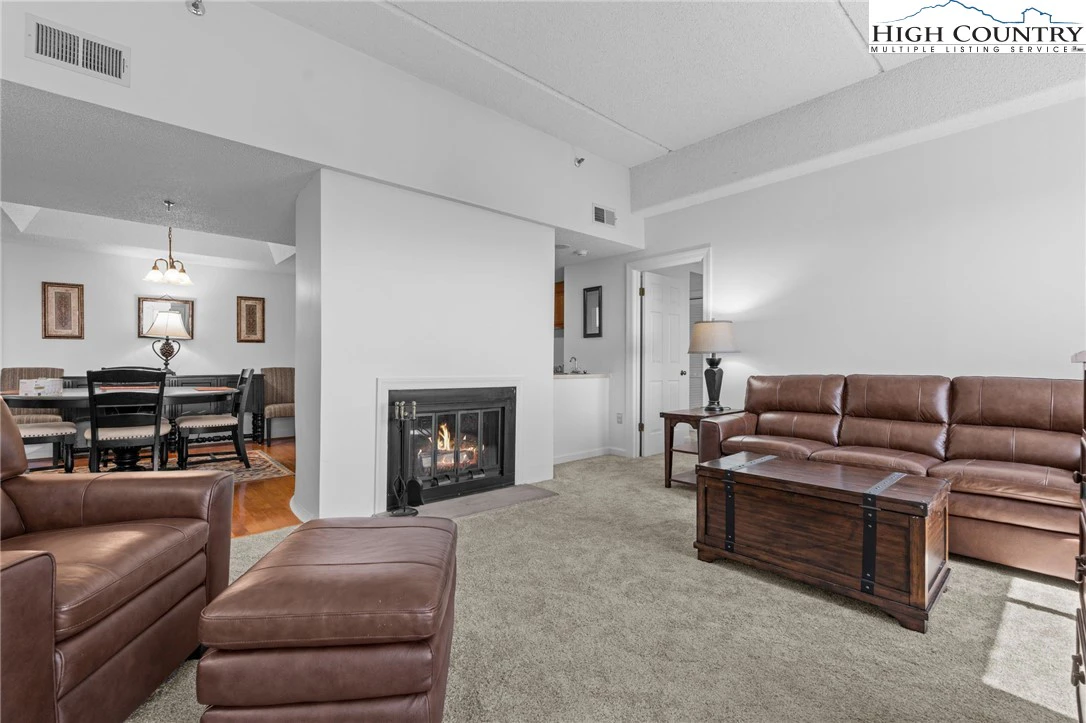 Image number 1 for the current listing